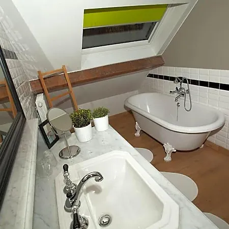 Bed & Breakfast La Maison D'emile 3*